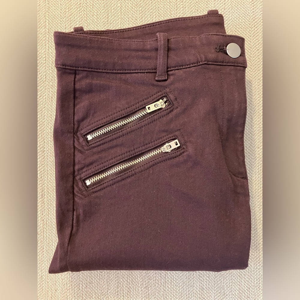 Gap women’s size 6 maroon skinny stretch jean.
